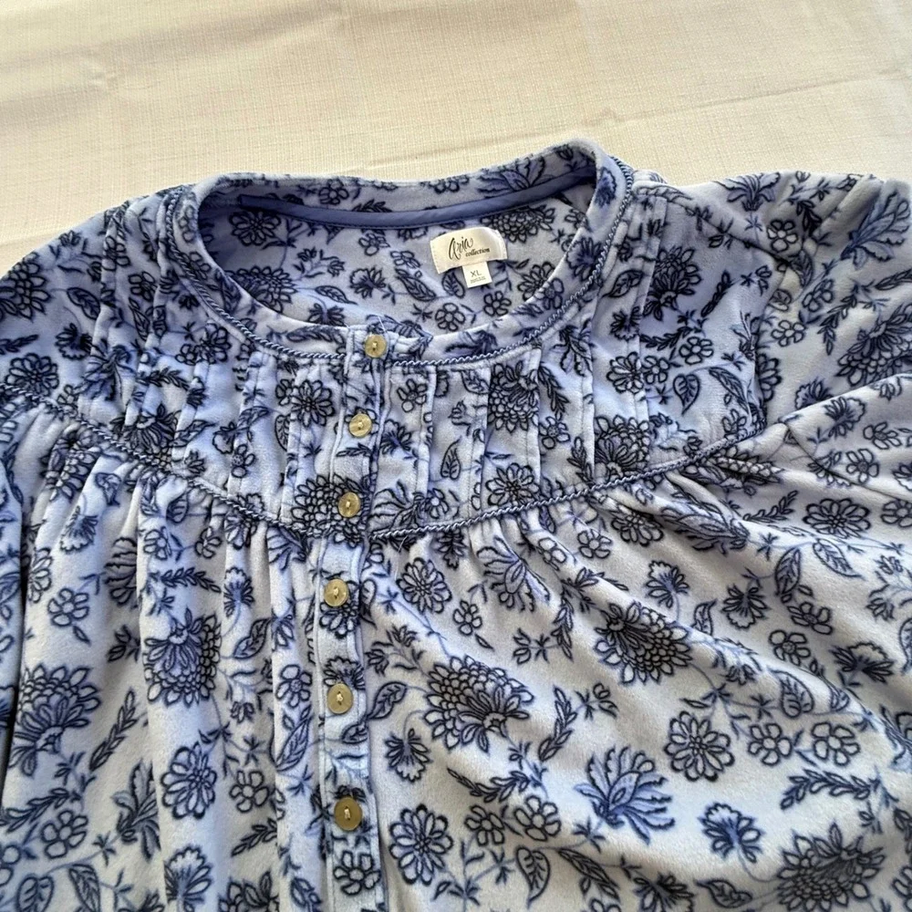 Aria Collection‎ XL Blue Floral Fleece Nightgown Long Sleeve Button Neck